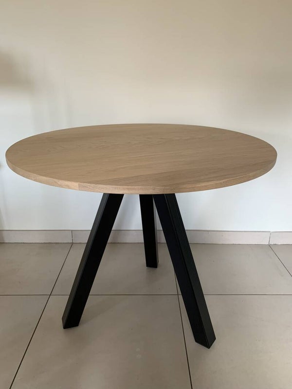 Ronde eettafel in massieve eik 3poot