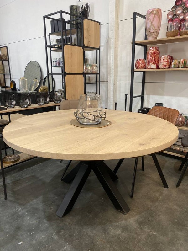 Ronde tafel In massieve eik 3D