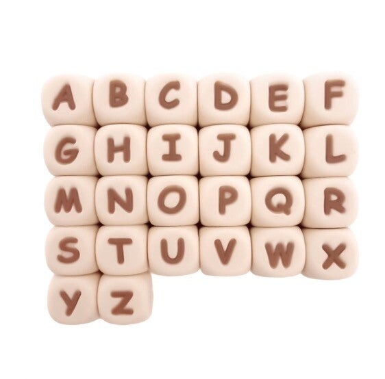 Siliconen letterkralen milky brown   12 mm