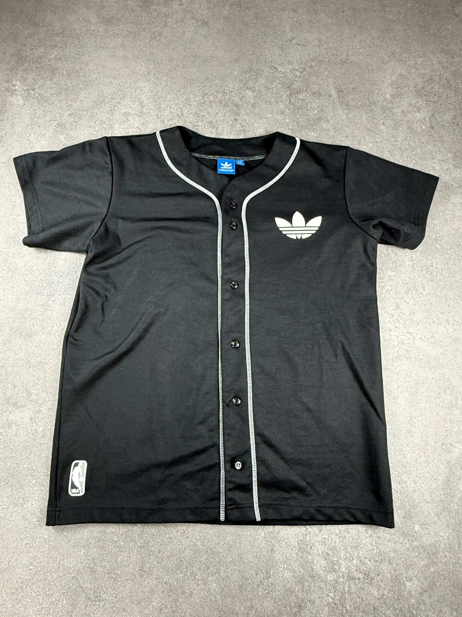 Adidas Originals NBA Brooklyn Nets 67 Baseball Jersey – Schwarz / Weiß – Herren M – 2014