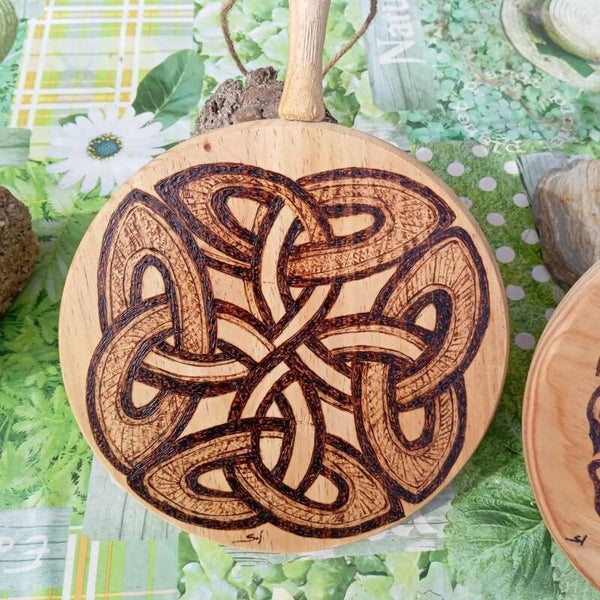 Tabla decorativa anillos celta (Vendida)