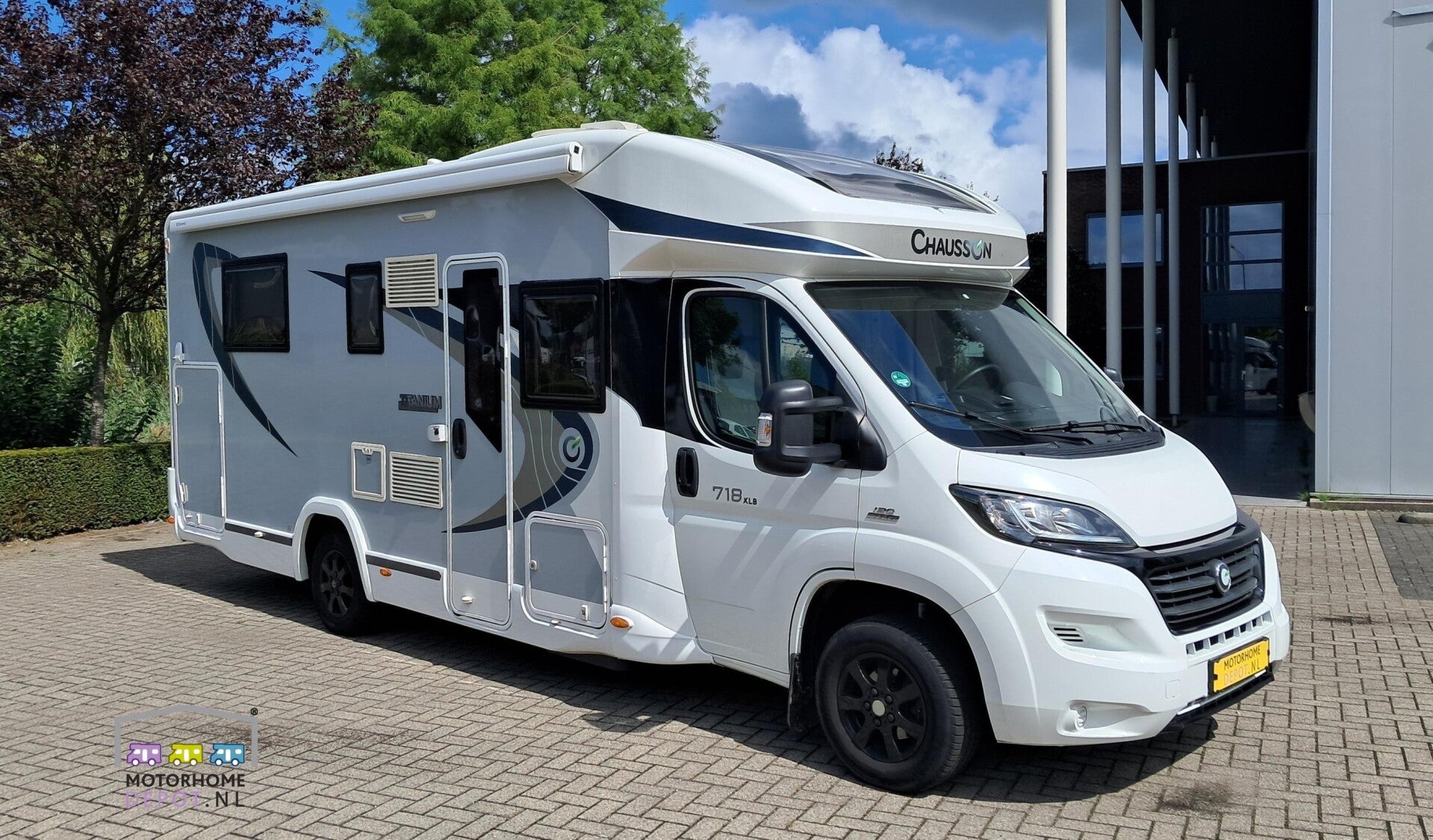 Chausson Titanium 718 XLB halfintegraal camper