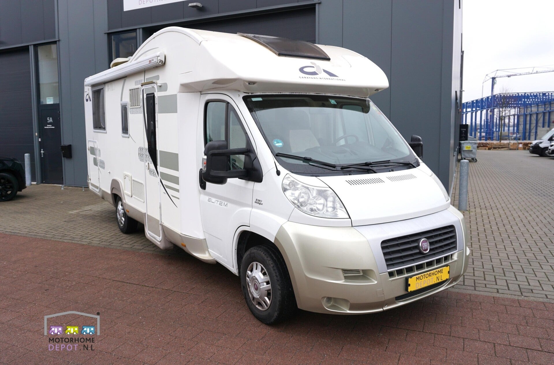 CI X-til Elite M halfintegraal camper