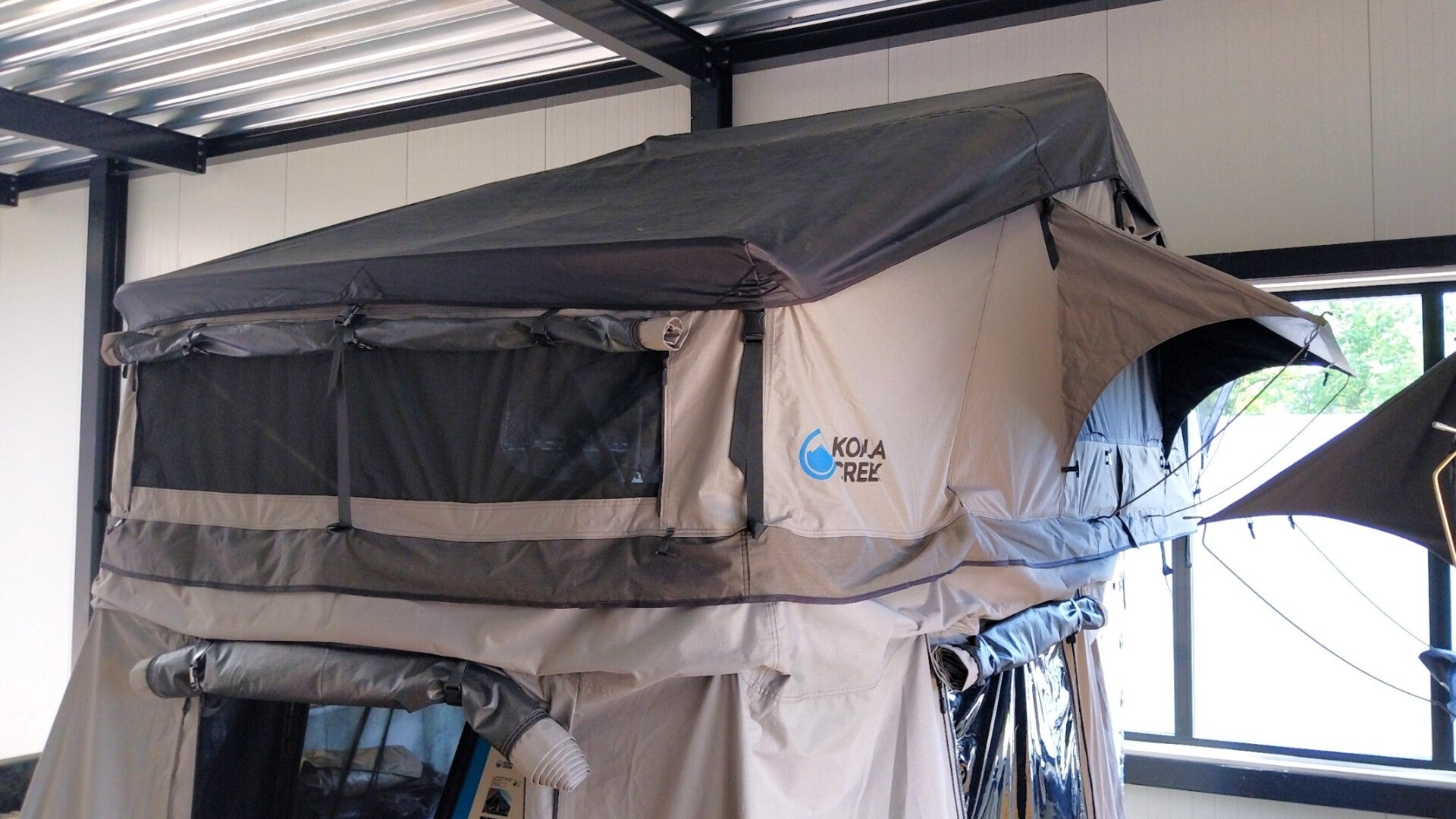 Koala Creek softcover daktent model Teide 190L-V3 Overlander. Met overdekte instap en incl DELUX pakket.