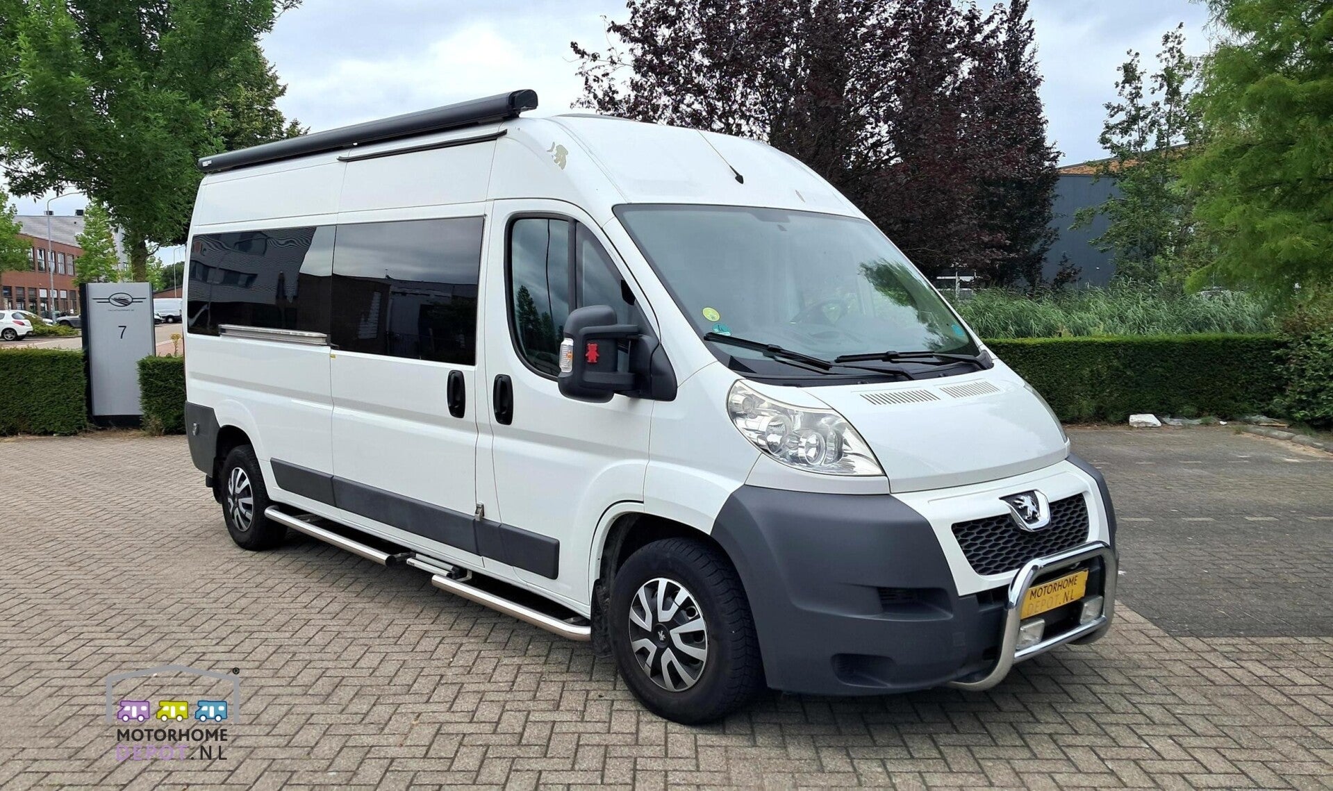 Peugeot Boxer buscamper Innova camperinbouw