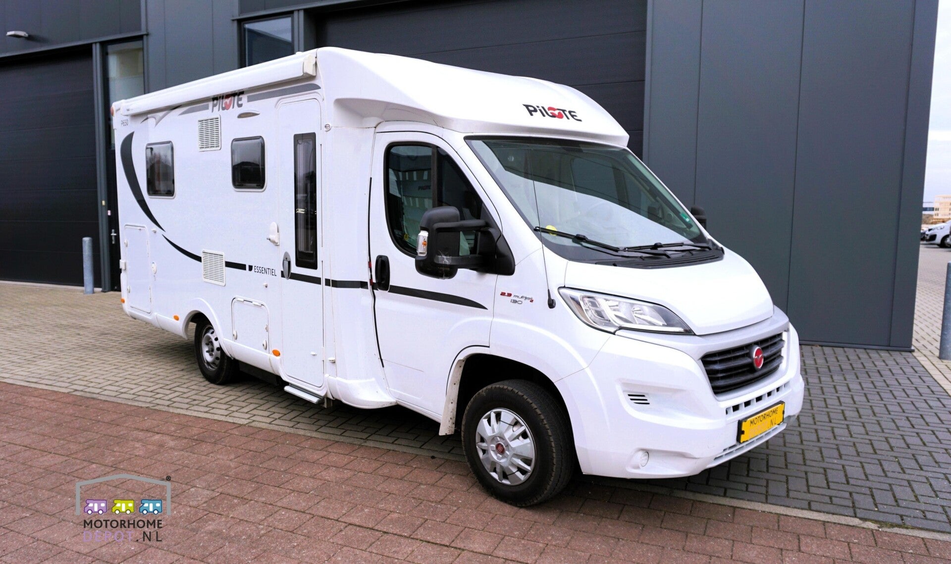 Pilote P650 Essentiel halfintegraal camper