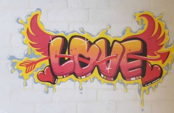 Graffiti plaatje love met vleugels