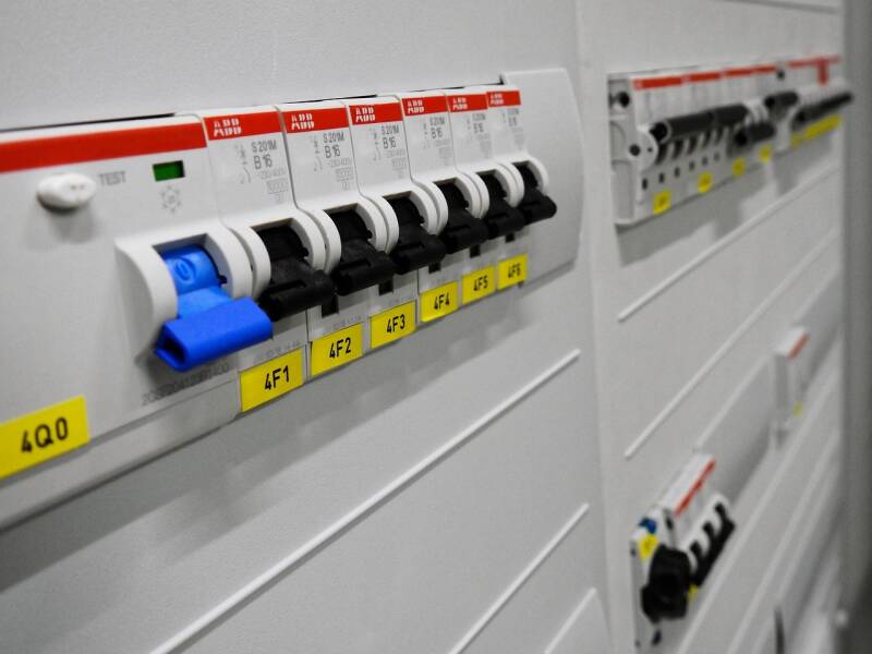 Groepen-kast-automaten die uit staan