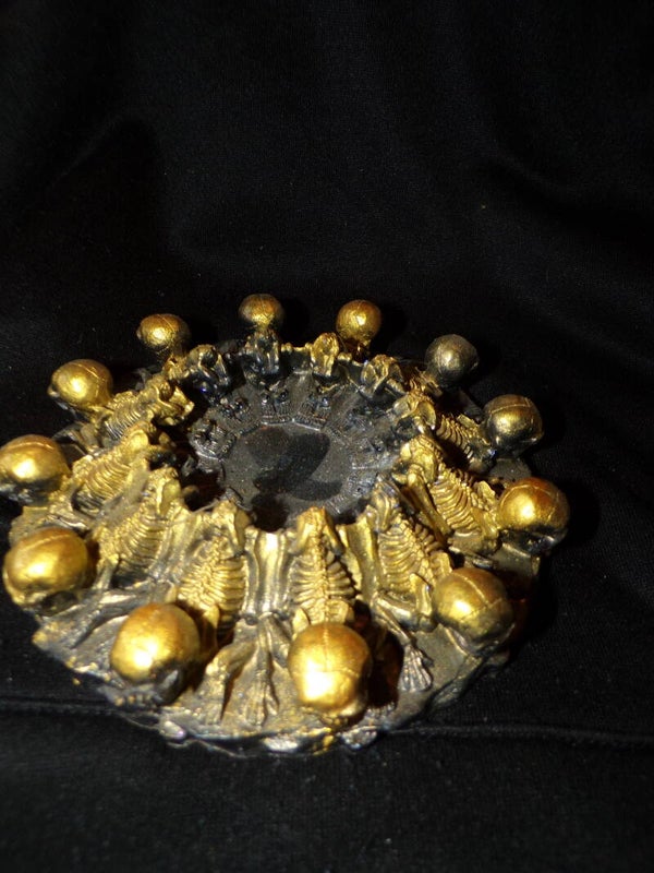 asbak met geknielde skulls zwart/goud