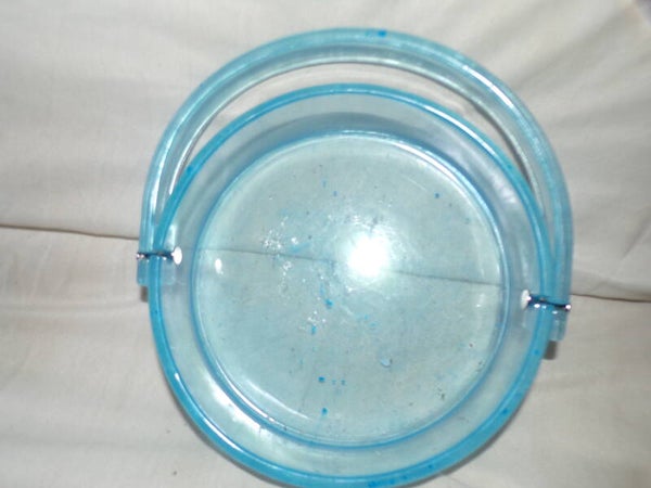 mandje met beweegbaar handvat