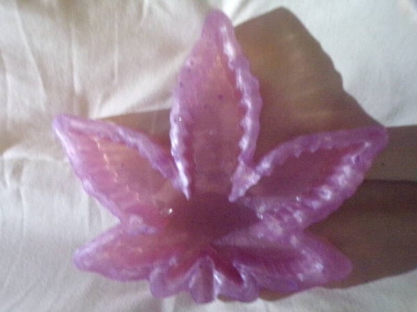 asbak in vorm van weedblad, lavendel