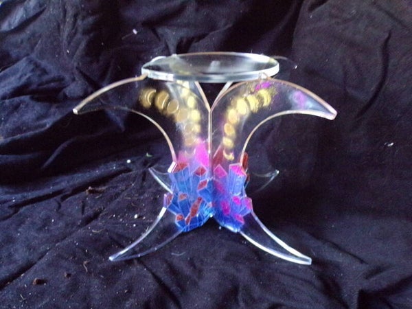 klein tafeltje met kristallen