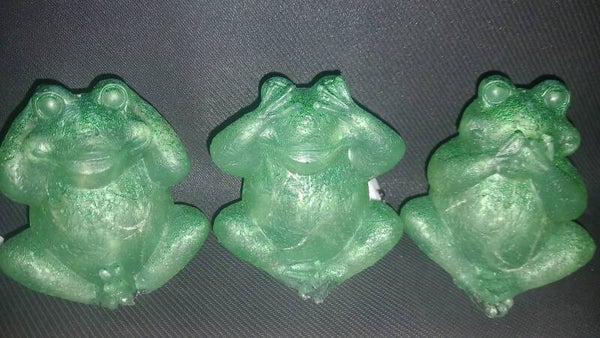 set lampjes kikkers, horen, zien en zwijgen, kleur: goud/groen met glinsters