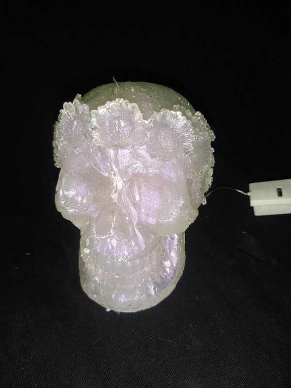 lampje skull met bloemen op hoofd, wit