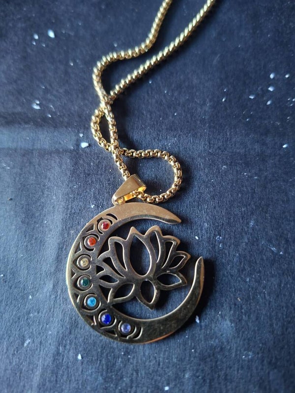 ketting maan met lotusbloem