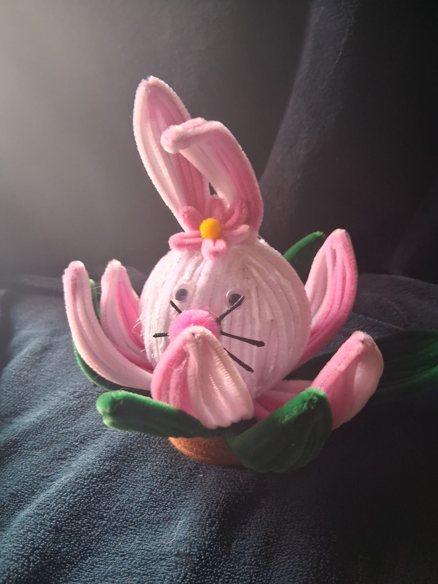 konijntje IV, wit/rose met bloempje