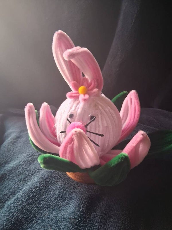 konijntje IV, wit/rose met bloempje