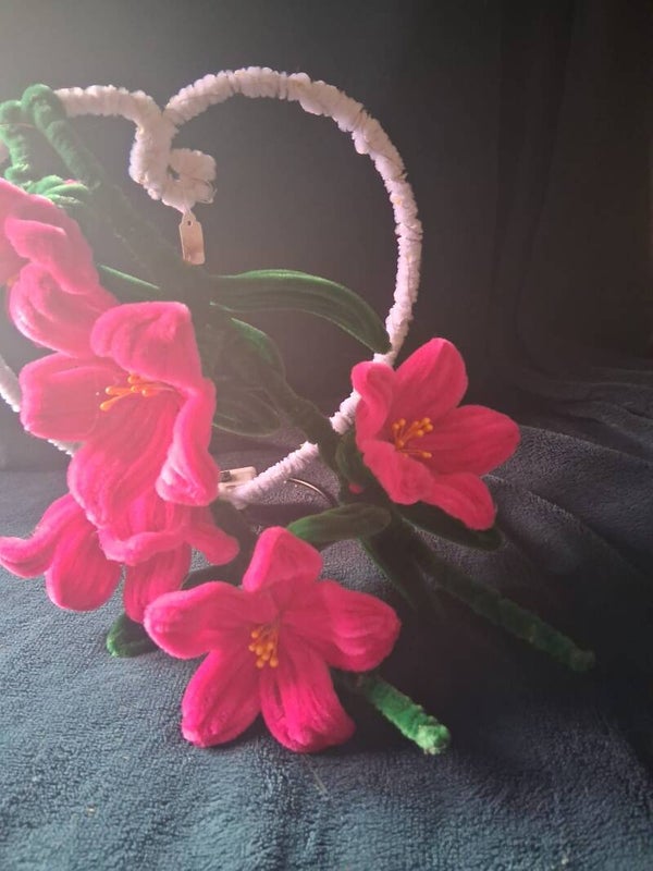 wit hartje met roze lelies, ledverlichting