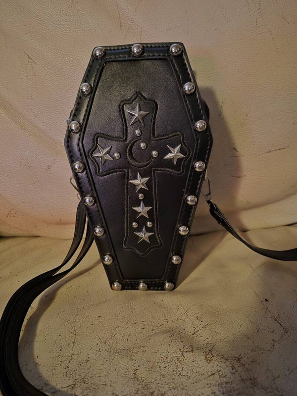 handtas doodskist met studs