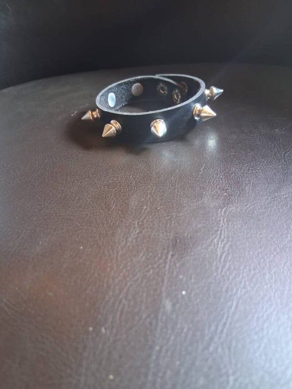 smalle spiked armband