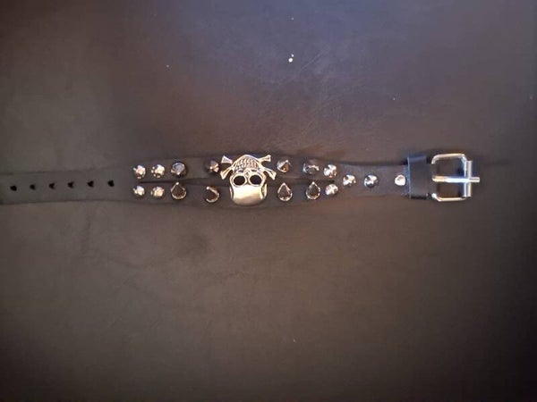 armband met spikes en skull