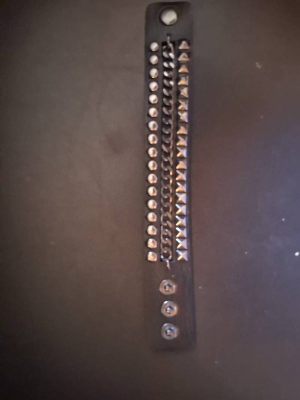 armband met rond en vierkante studs en ketting
