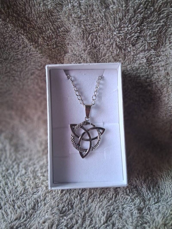 elegant pentagram ketting
