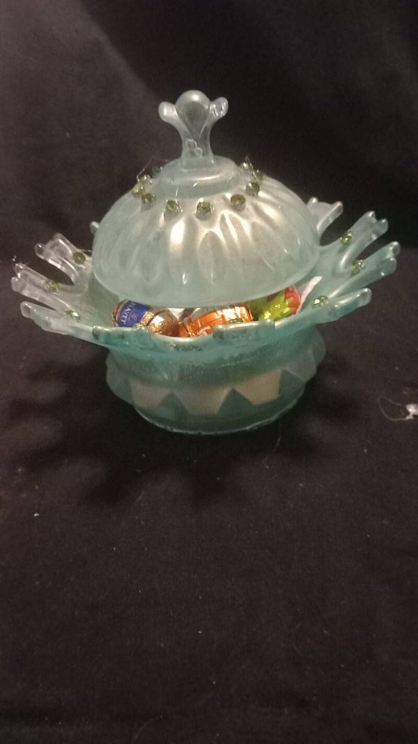 snoeppotje groen/goud met lichtgroene diamantjes