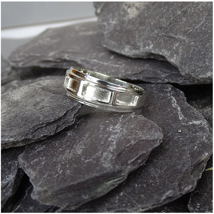 Stunning Four Section Silver Channel Ring