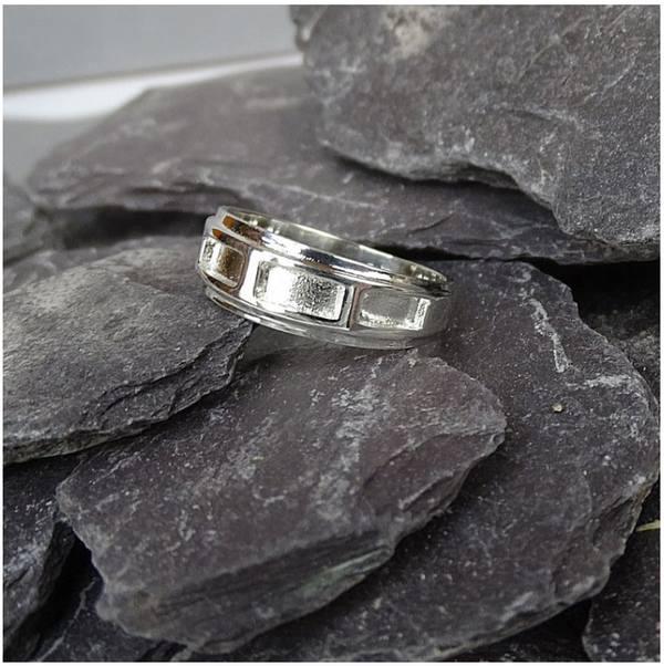 Stunning Four Section Silver Channel Ring