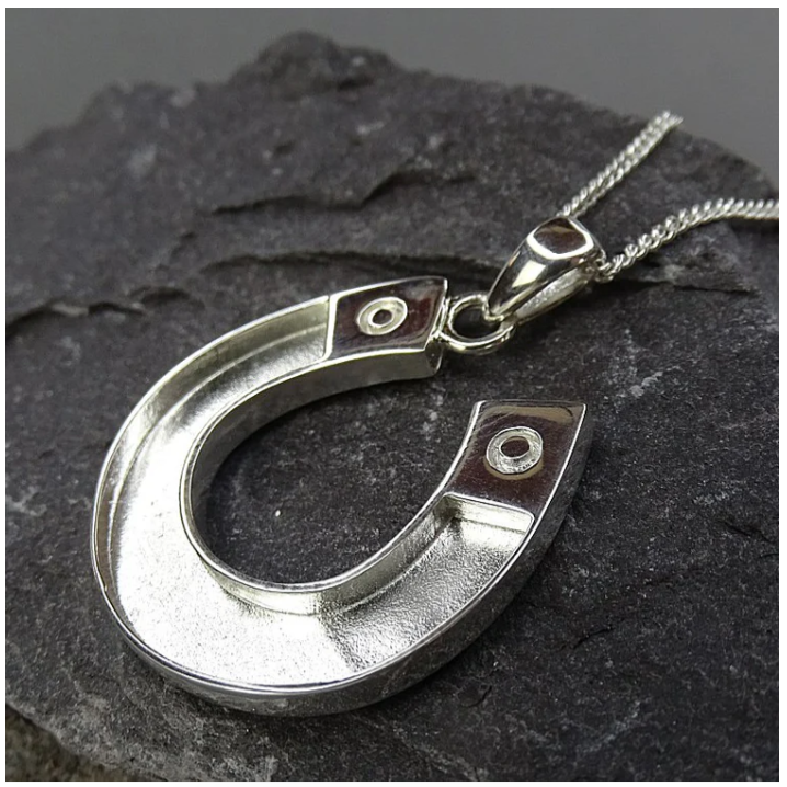 Silver Horse Shoe Pendant