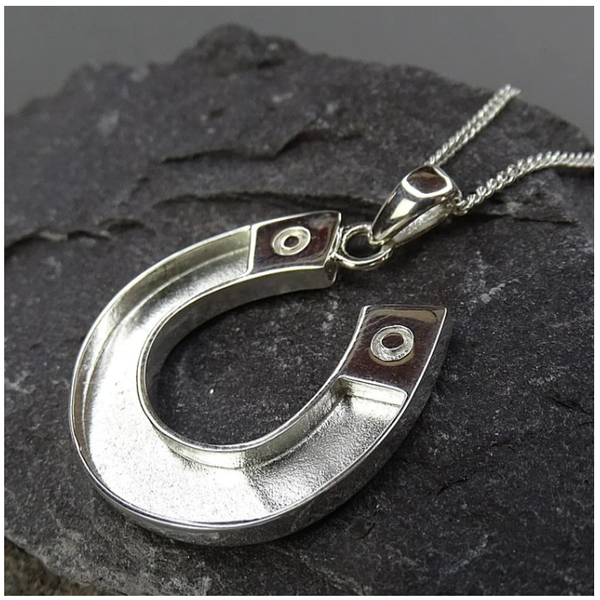 Silver Horse Shoe Pendant