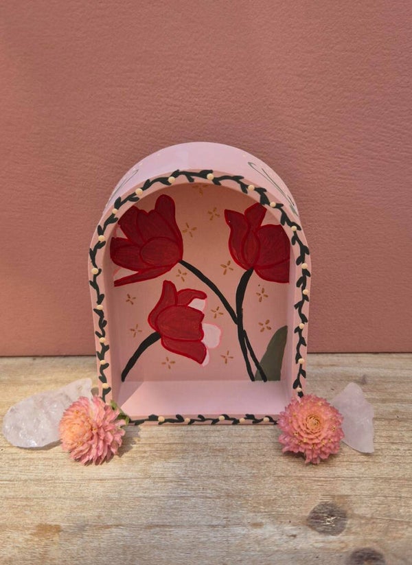 The botanical whispers altar- The tulip