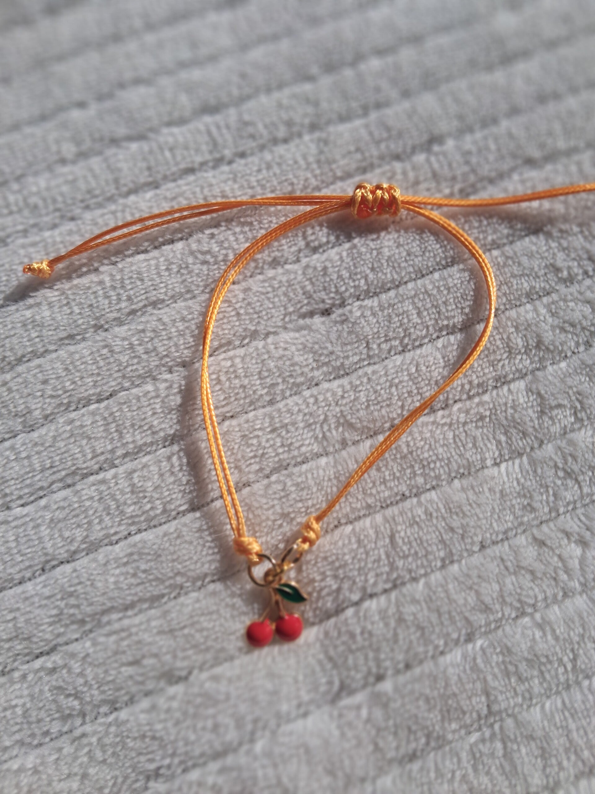 Bracelet en corde Cherry EN PROMO