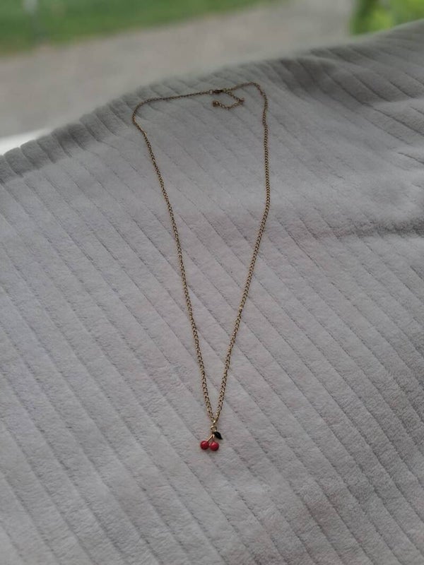 Collier Cherry