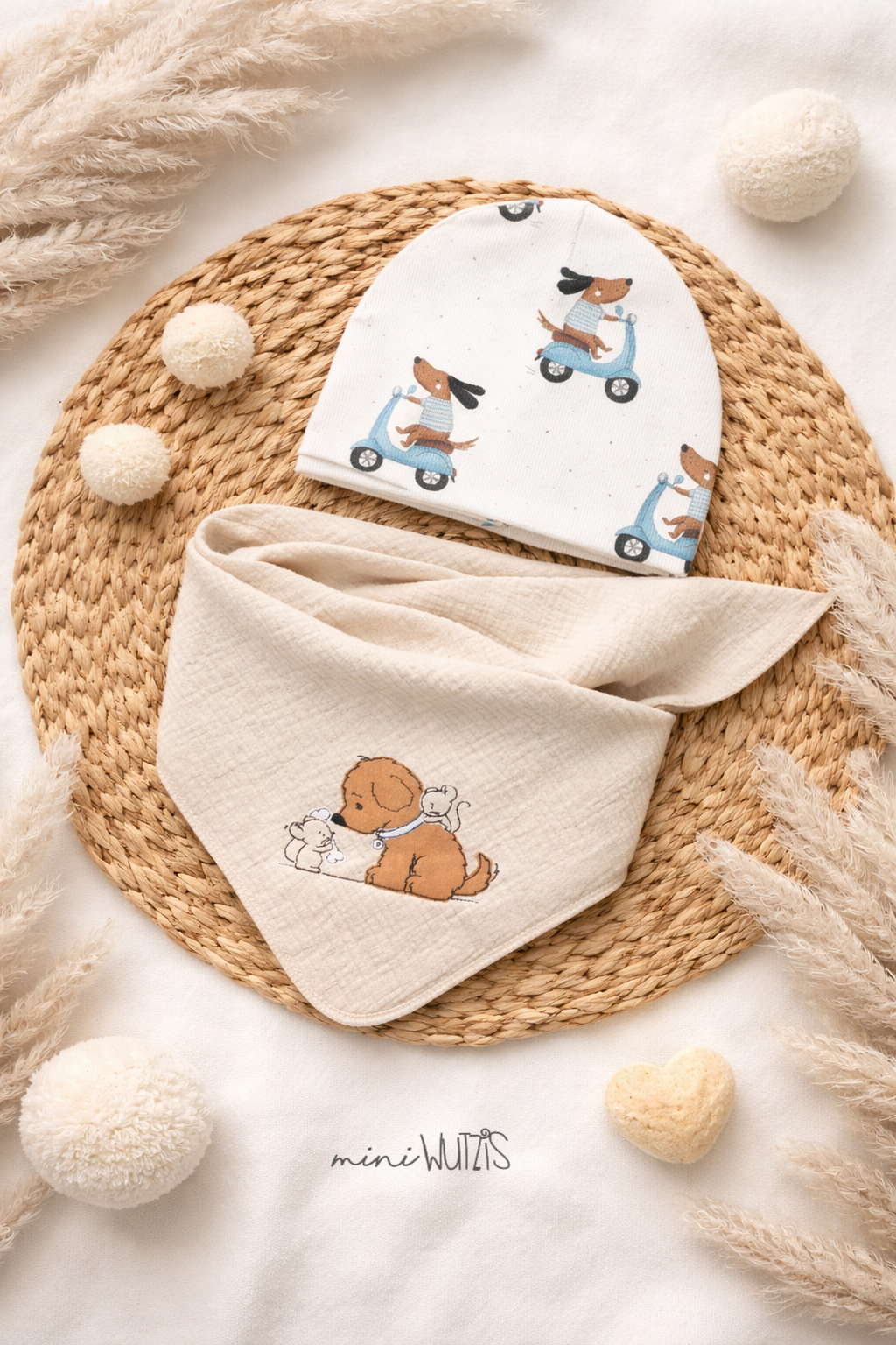 Beanie und Musselintuch mit Stickmotiv