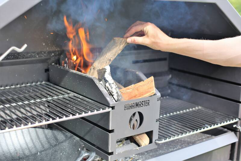 La boîte à feu du barbecue Braai avec du bois_Braaimaster_LM30_ChicDesign