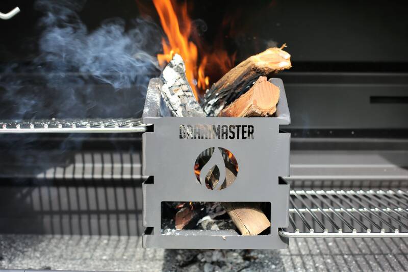 Le feu se trouve toujours dans la boîte à feu du barbecue Braai_Braaimaster_LM30_ChicDesign