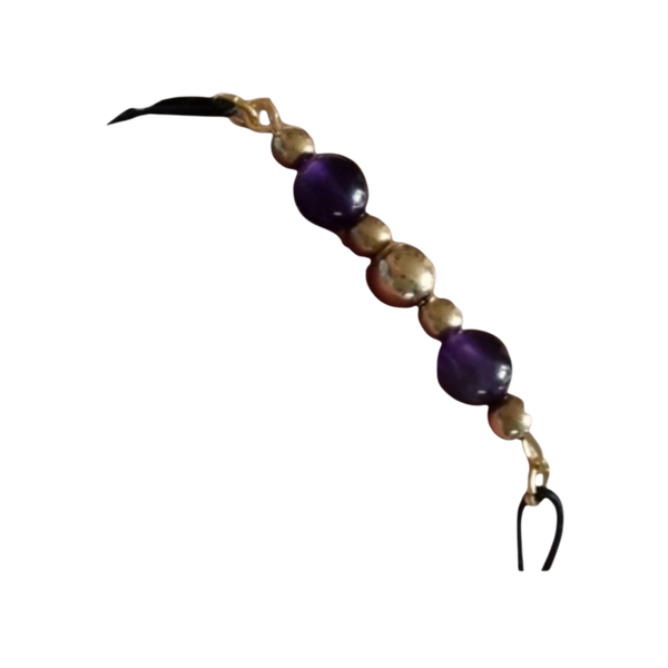 Armband op elastiek met amethyst met goudkleurige kralen