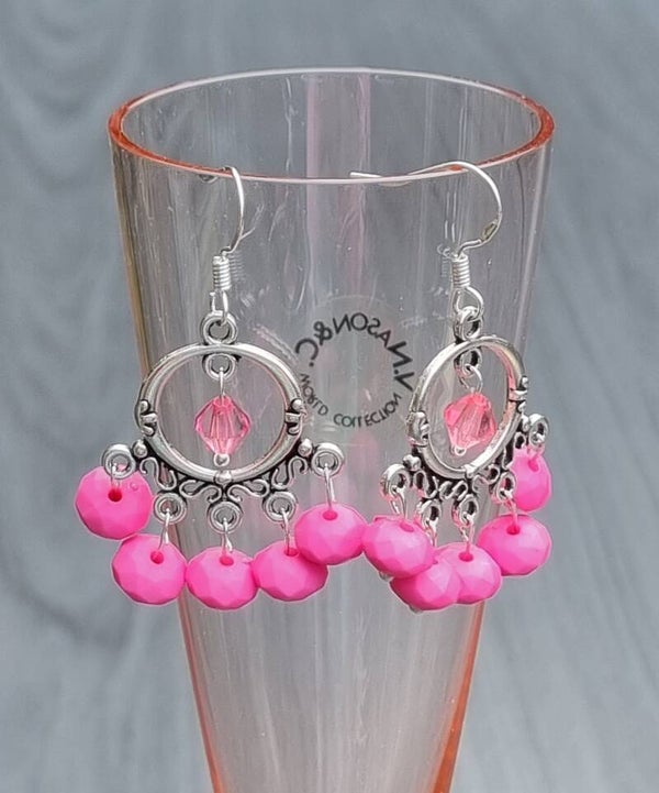 Ibiza bohemian oorhangers rond zilverkleur met roze facetkralen