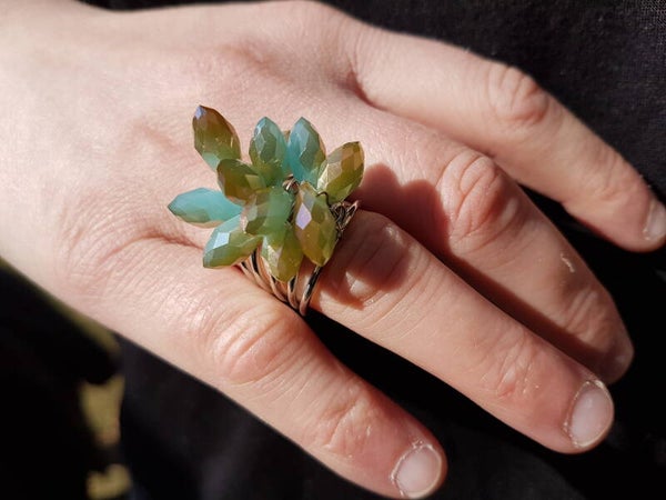 Wikkelring met turquoise blauwe facetstenen