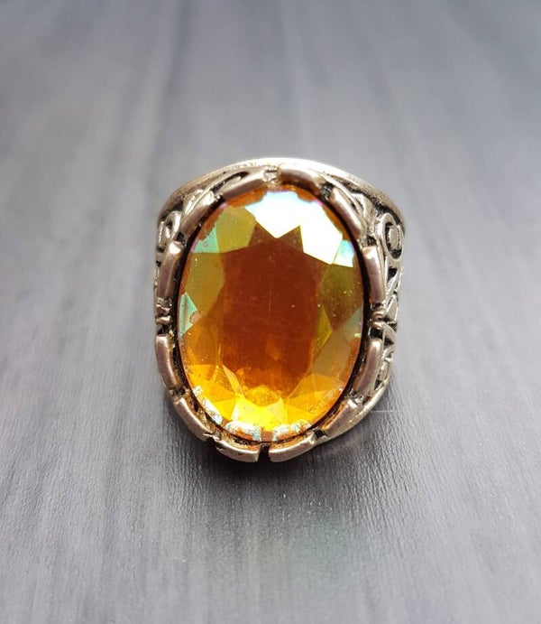 Ring verstelbaar antiek zilverkleur met facetsteen okergeel
