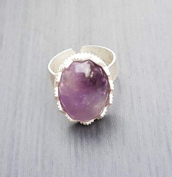 Ring verstelbaar wit zilverkleur met amethist