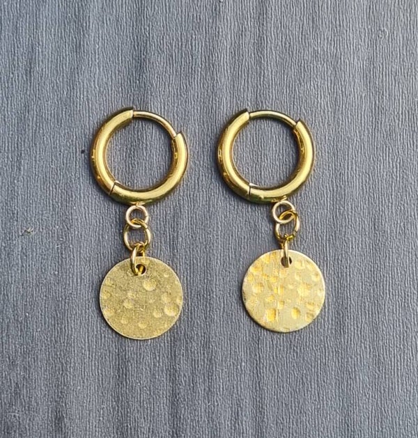 Minimalistische oorringetjes goudkleur met rondjes
