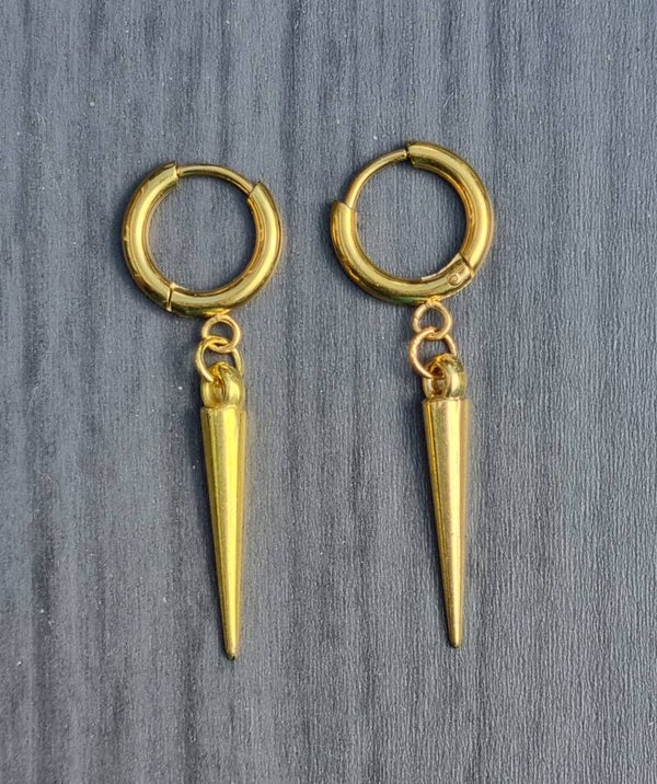 Minimalistische oorringetjes goudkleur met spikes