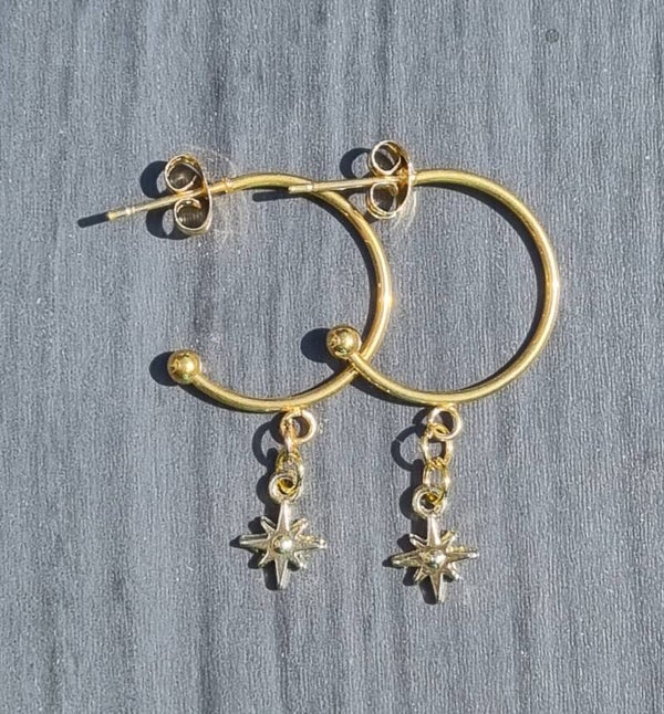 Minimalistische oorringen goud met sterretjes