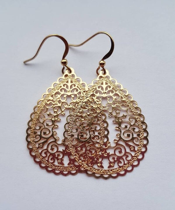 Ibiza bohemian filigrain oorhangers goudkleur