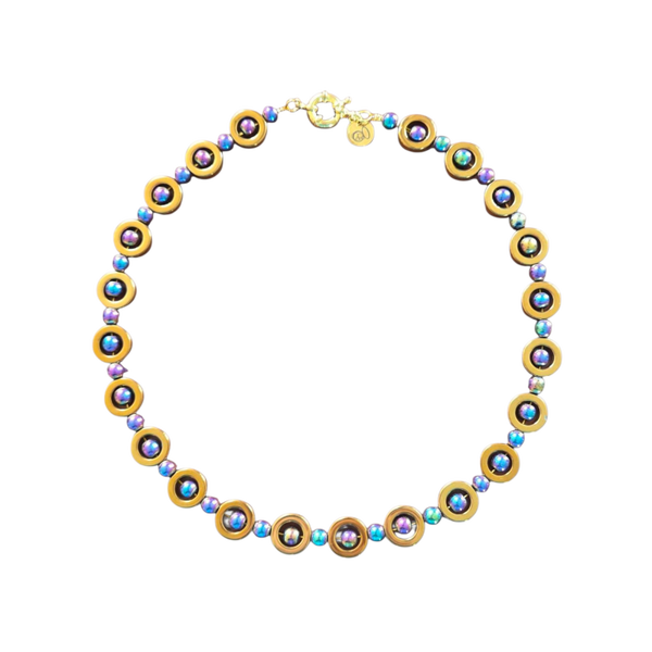 Hematiet halsketting donut in goudkleur met gekleurde bolletjes