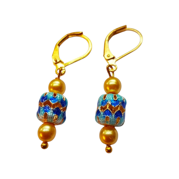 Klapoorbellen goudkleur met groenblauw opengewerkte Tibetaanse cloisonne kralen