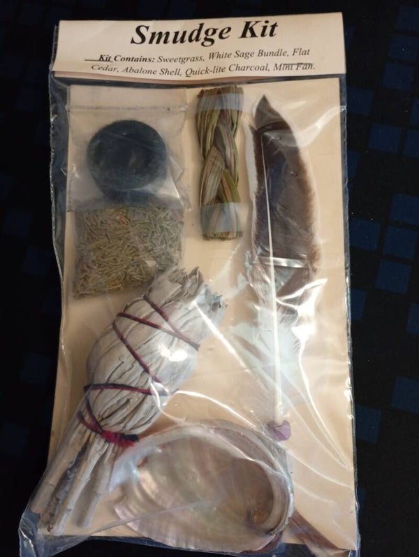 Smudge Kit – White Sage, Sweetgrass, Cedar, Abalone Schelp & Veren